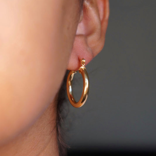 Medium Sleek Hoops